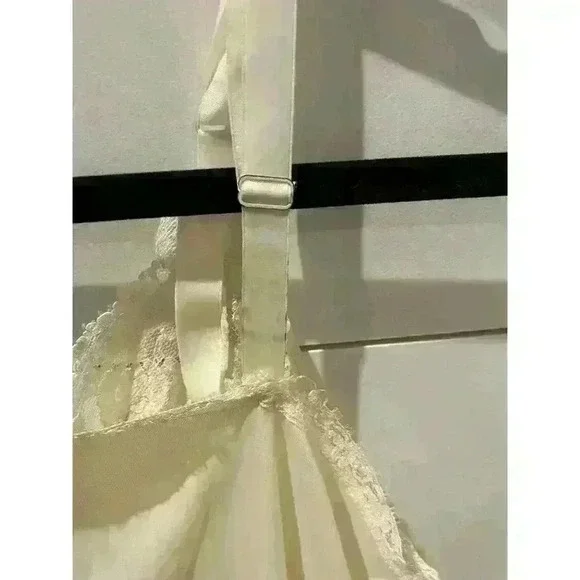 Vintage Deena Fine Lingerie Off White Lace and Eyelet Slip,  size 40 - Picture 8 of 9